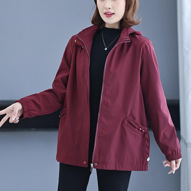 胖妈妈春装外套夹克女小个子中老年人开春上衣短款加肥加大码风衣