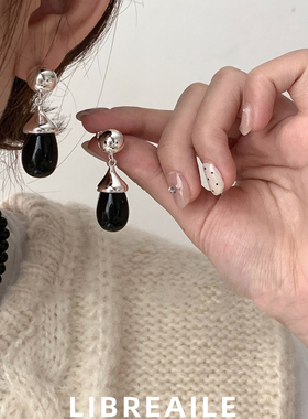 简约冷淡风黑色水滴925银耳钉