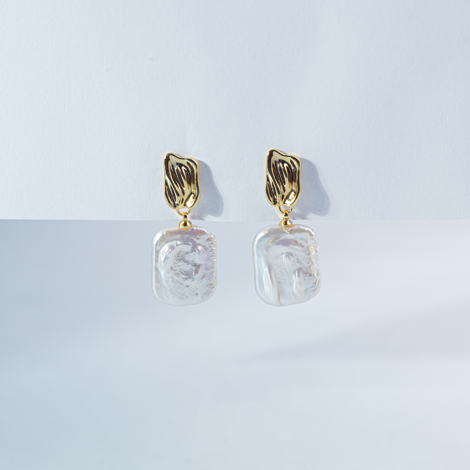 Folli Follie【宝藏珠宝】淡水珍珠巴洛克S925银针耳饰时尚个性