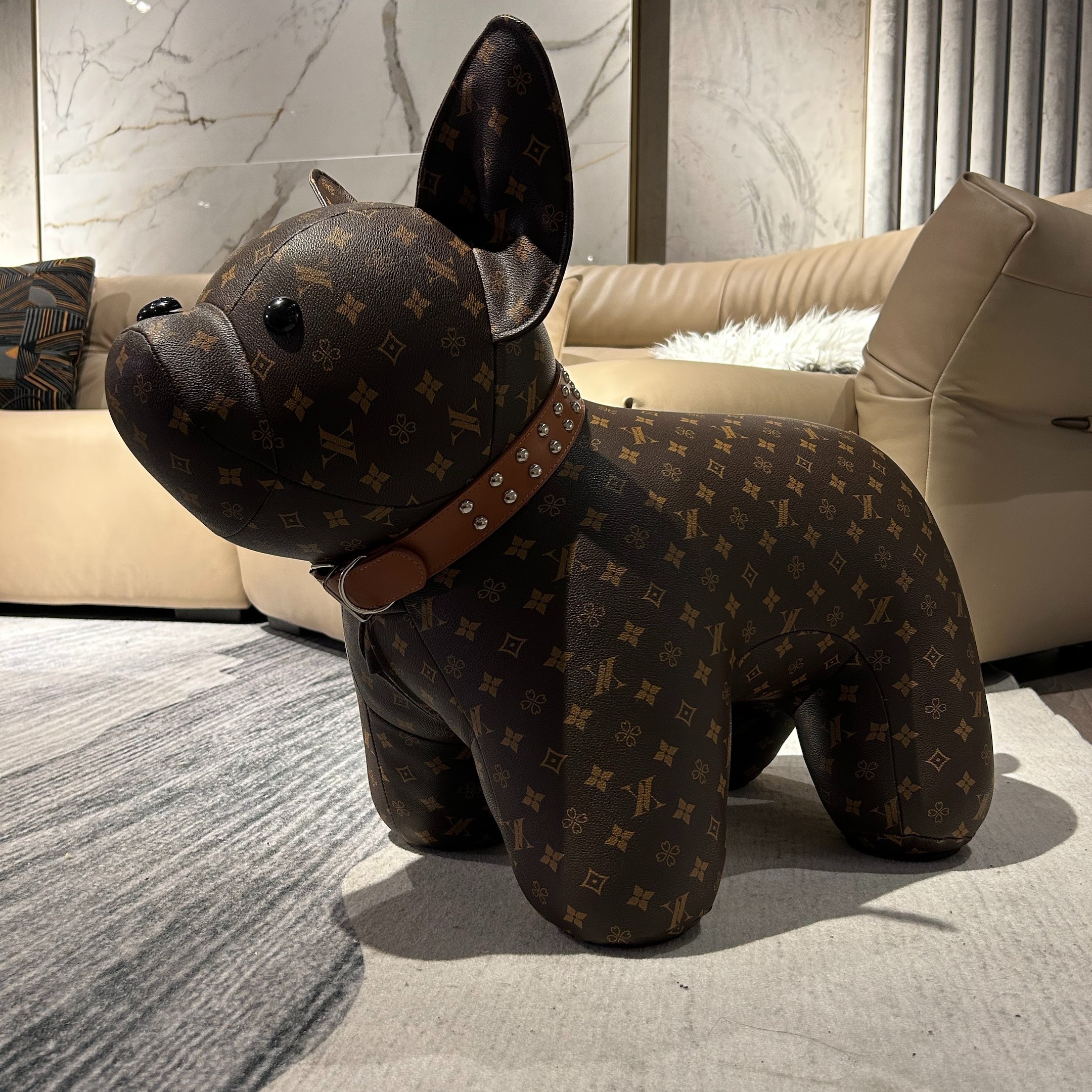 高级感法斗狗狗凳子动物坐凳网红家用轻奢客厅门口换鞋凳乔迁礼物