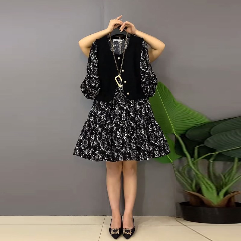 大码女装圆领纽扣马甲碎花裙胖妹妹时尚秋季款设计感轻熟风两件套