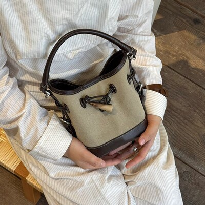 2025新款小众设计帆布手提水桶包包女简约高级感通勤单肩斜挎女包