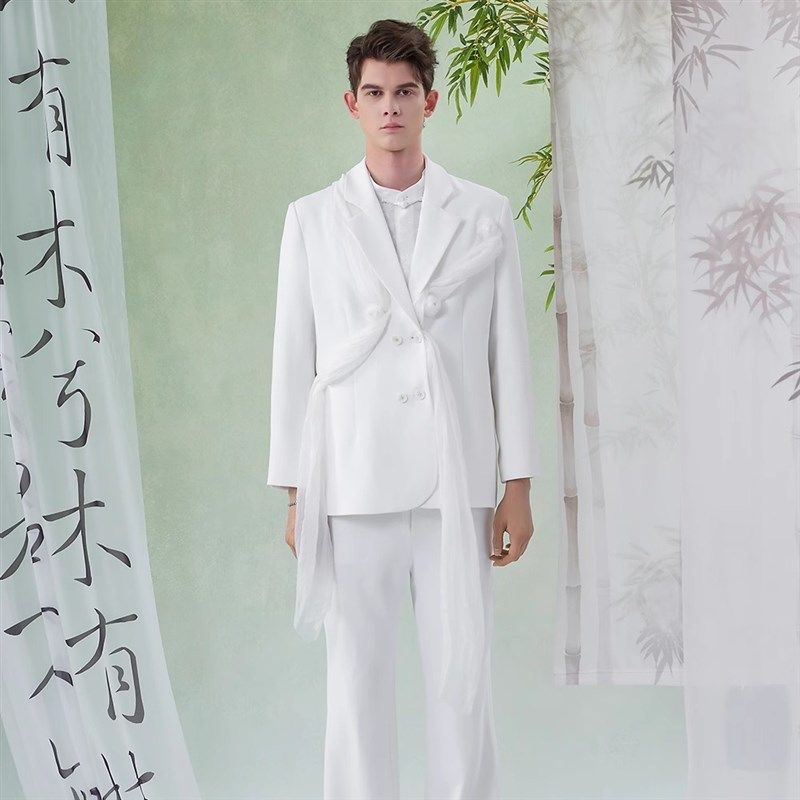 浮事两三白玫瑰高级感礼服西装男正装白色西服套装男生主持人