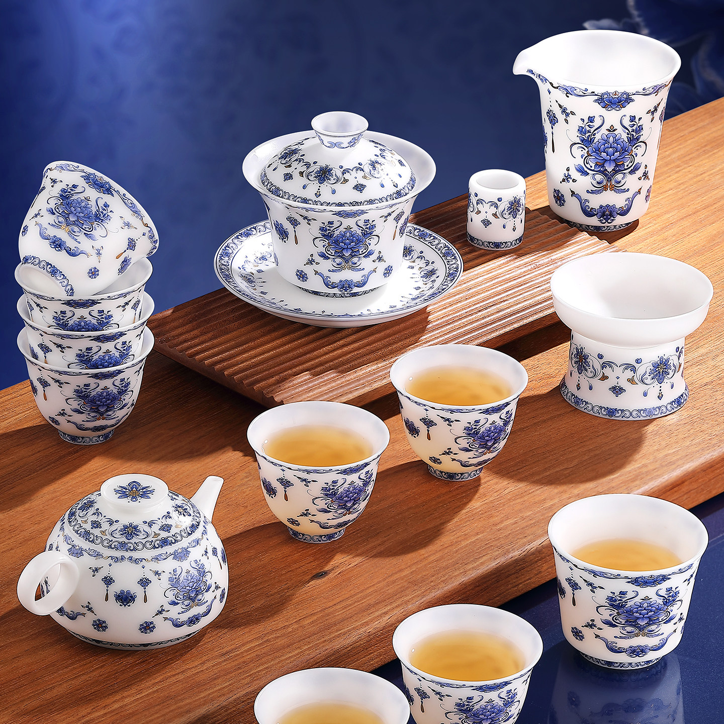 冰种青花盖碗功夫茶具套组轻奢家用整套茶杯羊脂玉白瓷泡茶壶茶具