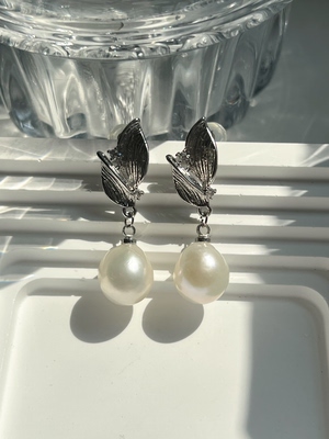 FJN Studio 5A级高品质淡水巴洛克珍珠法式纹理感树叶耳钉时尚