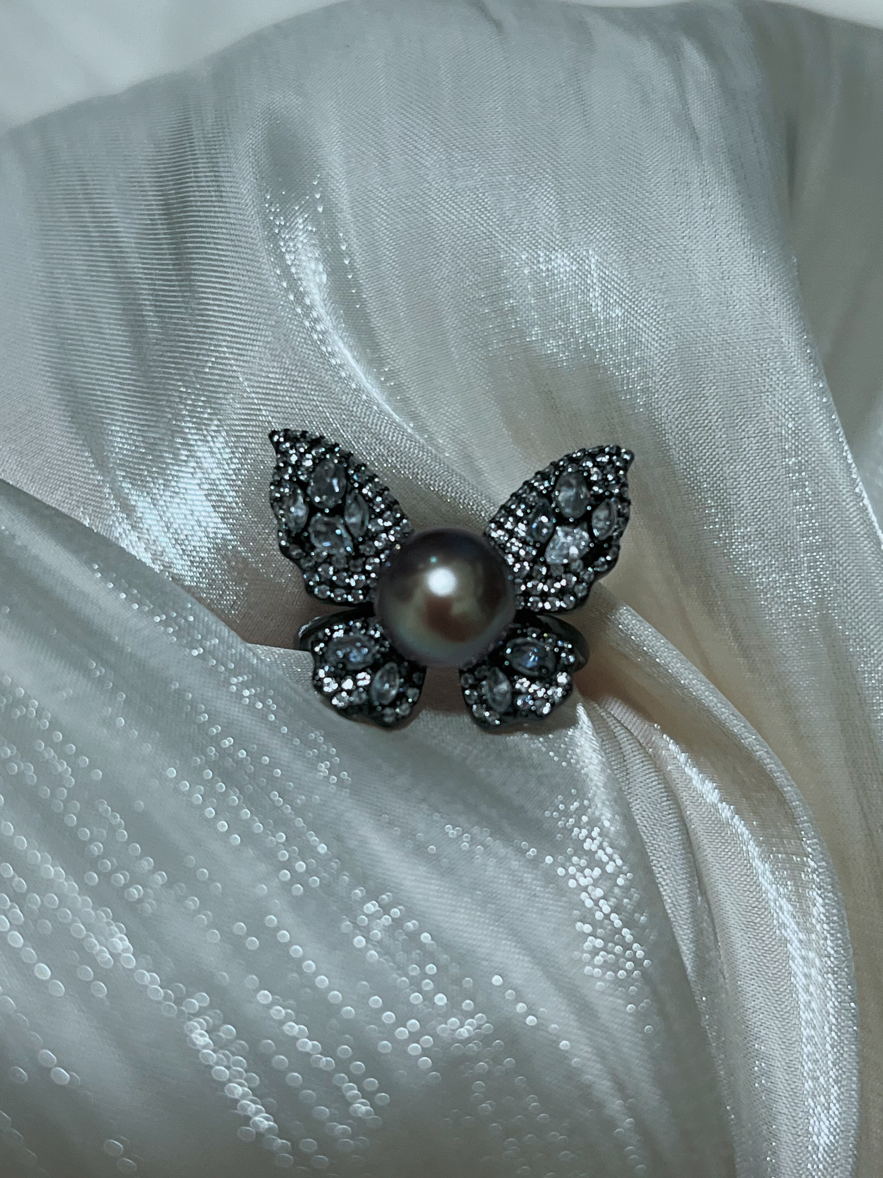 FJN Studio精选牛油果绿光重工镶嵌黑铑纯银绝美轻奢珍珠戒指女