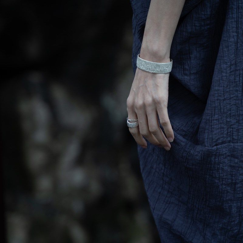 【青女】肌理纯银宽面手镯开口新中式国风穿搭禅意轻奢小众设计,饰品/流行首饰/时尚饰品新,银饰手镯,淘宝优惠券,粉丝福利购,淘宝优惠卷