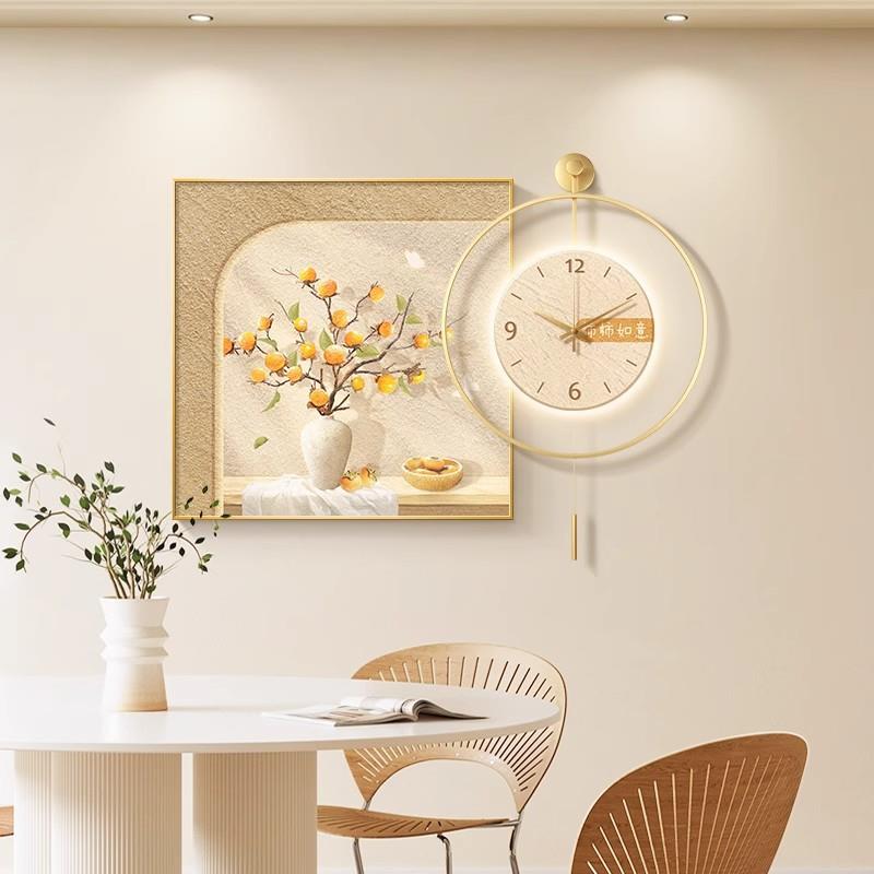 原木风餐厅装饰画带钟表柿子饭厅餐桌组合挂画高级感客厅壁画挂钟