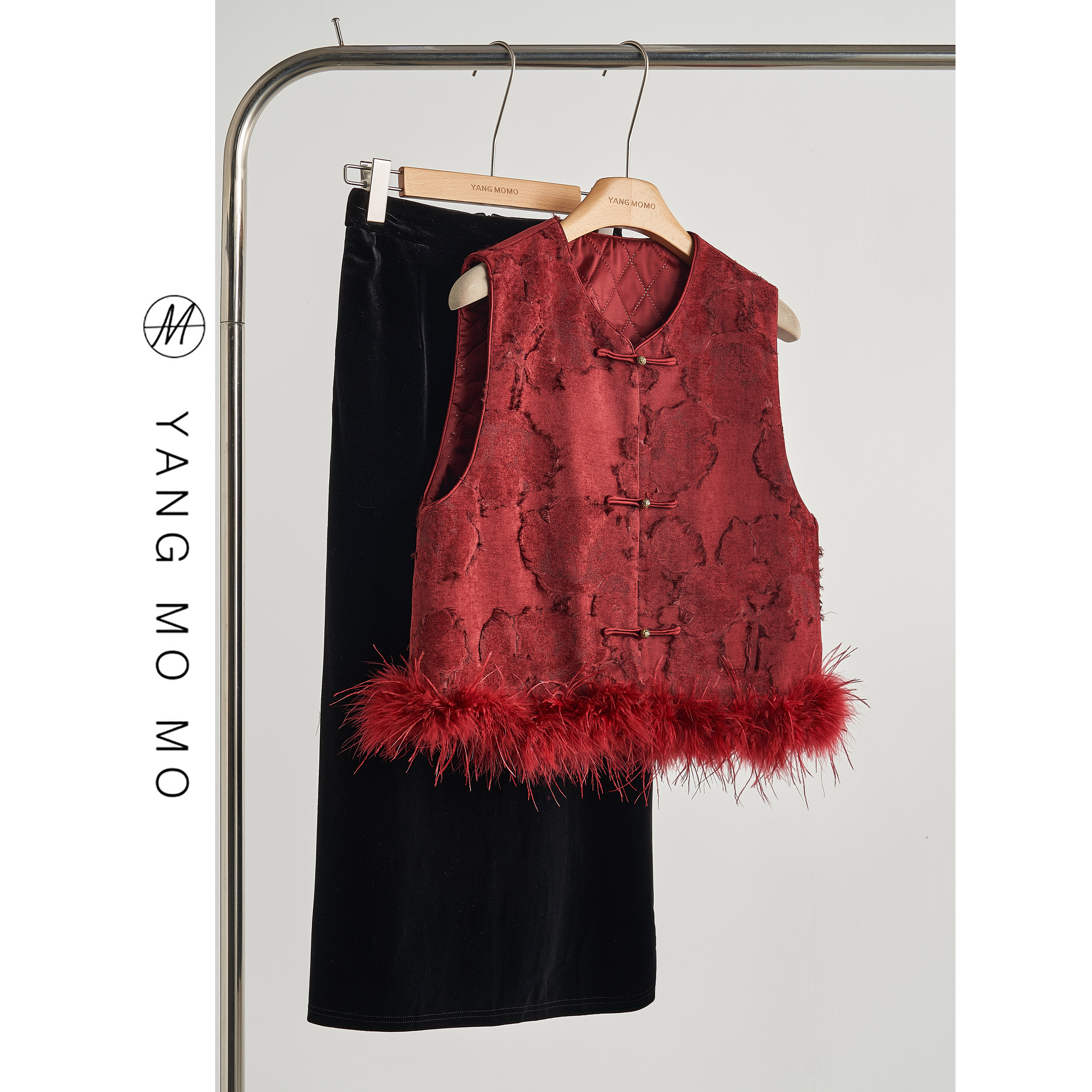 新中式红色鸵鸟毛拼接汉服套装