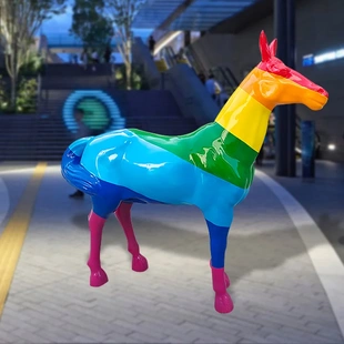 彩绘卡通玻璃钢动物雕塑广场创意设计造型马室内户外园林景区摆件