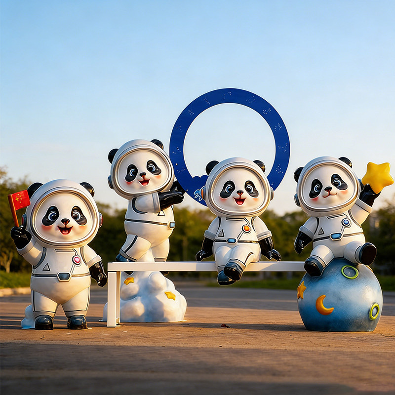 户外卡通太空熊猫雕塑摆件景区商场公园宇航员动物玻璃钢落地装饰