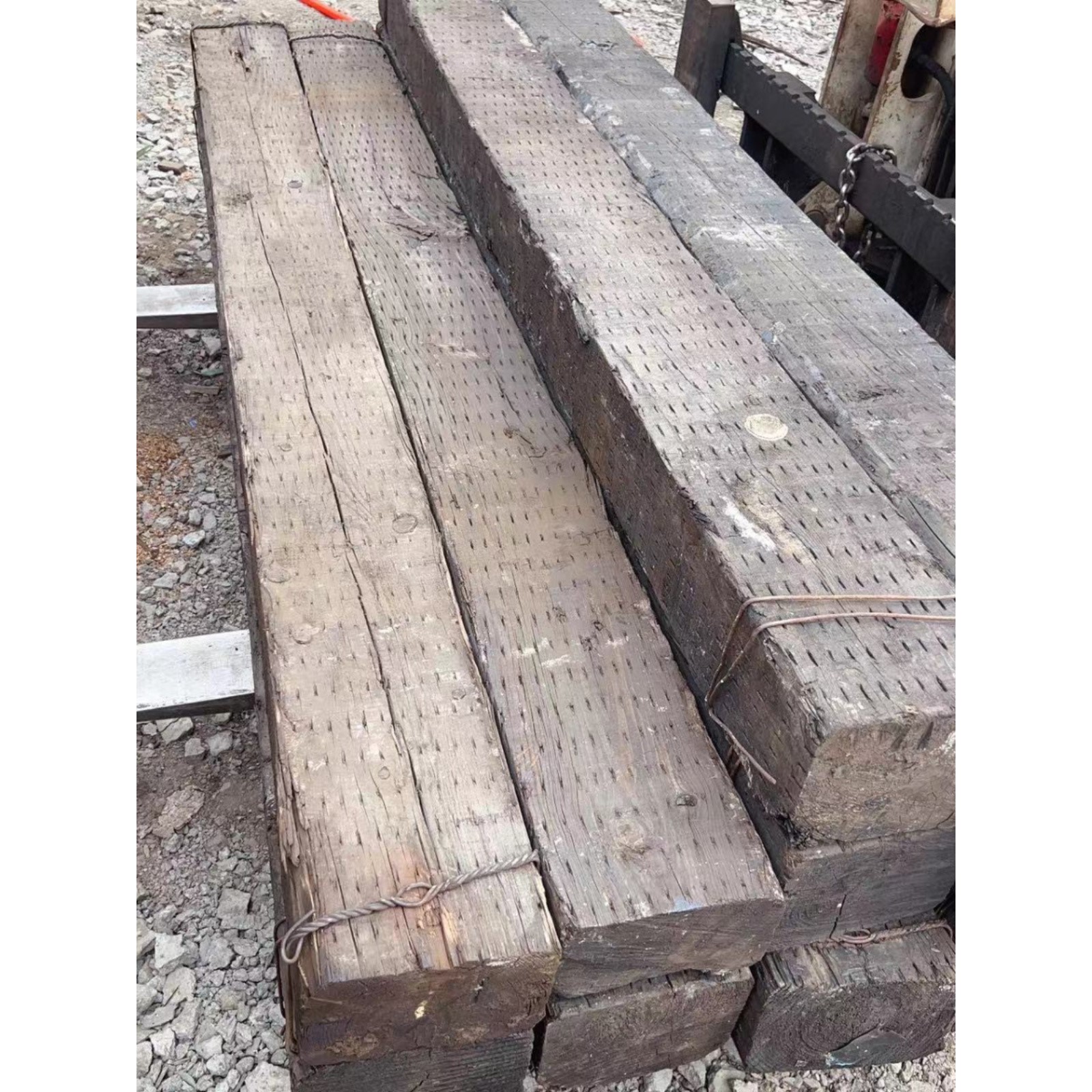 铁路枕木火车轨道油浸老旧木方造景吊车木枕钢材设备垫木园林防腐