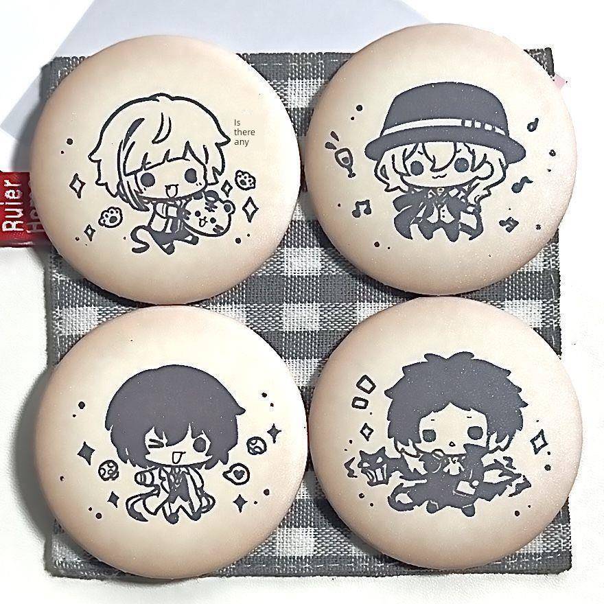 新款文豪野犬同人周边非毛绒太宰治中原中也小饼干58mm吧唧自制徽