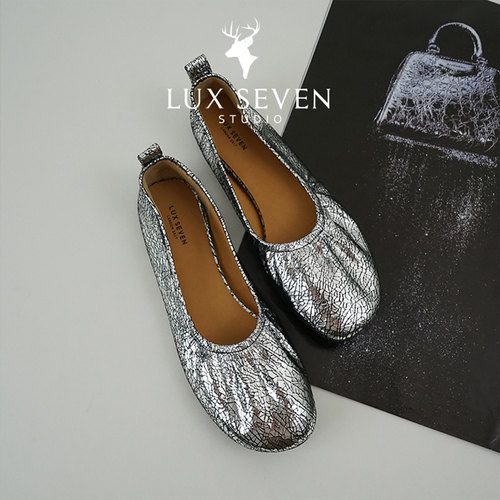 Blingbling太空银芭蕾鞋炒美！