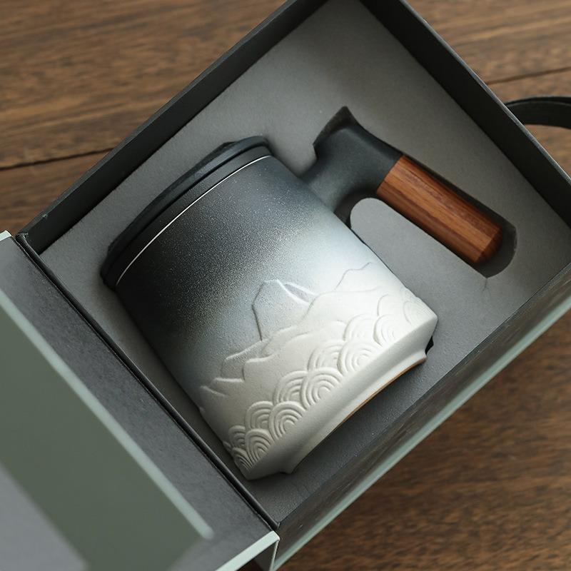 浮雕远山陶瓷渐变釉粗陶马克杯茶水分离杯办公带盖个人杯可印LOGO
