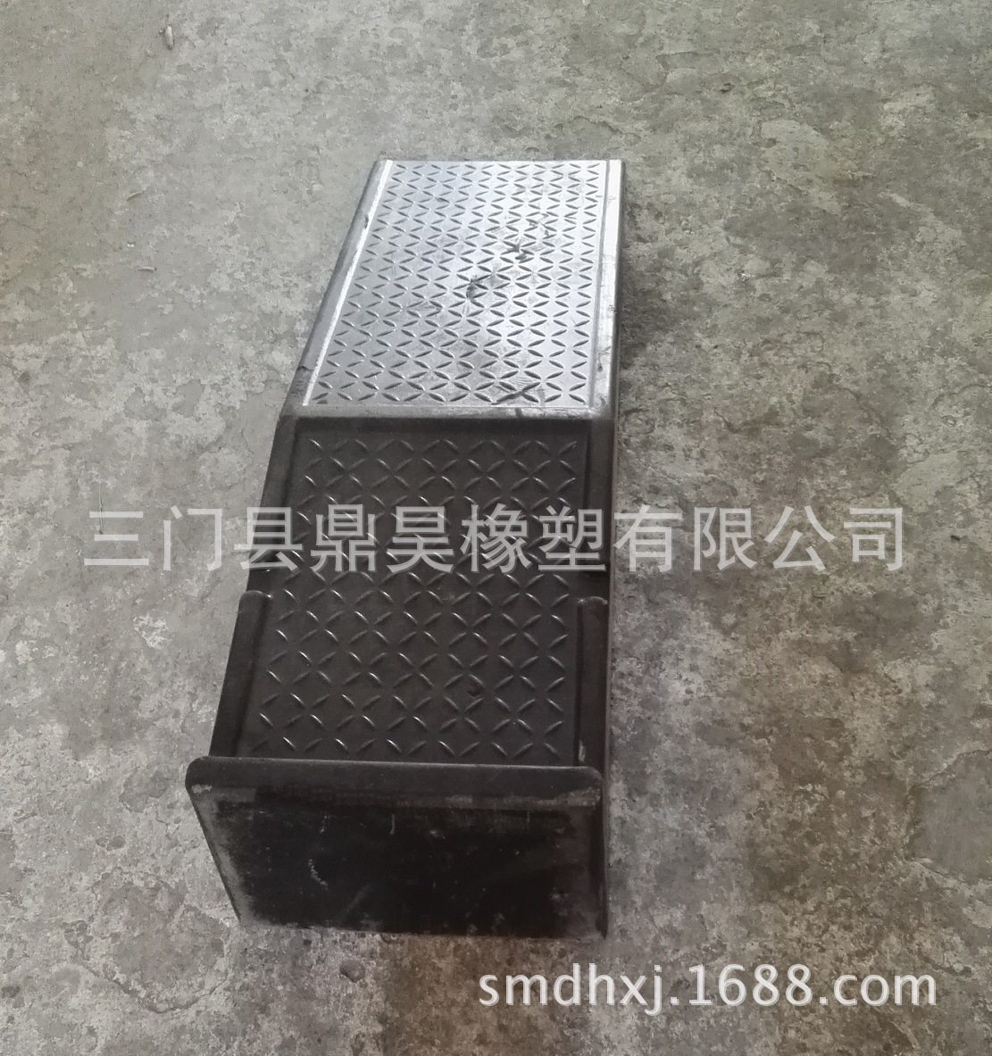 橡胶路障路沿坡汽车快修平台修理台修车宝加油站卸油垫防滑垫块