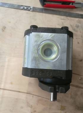 意大利RONZIO罗茨02ZCG06L434AD全系齿轮泵液压马达选型参数