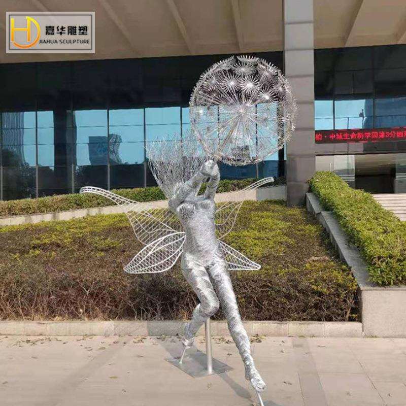 创意不锈钢镂空抽象人物金属雕塑大型城市园林公园落地装饰摆件