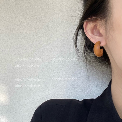 秋冬复古高级感百搭木制C形耳环