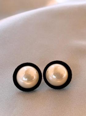 纯银耳钉2025年新款秋冬高级感圆形黑色植绒珍珠耳环925银针新年