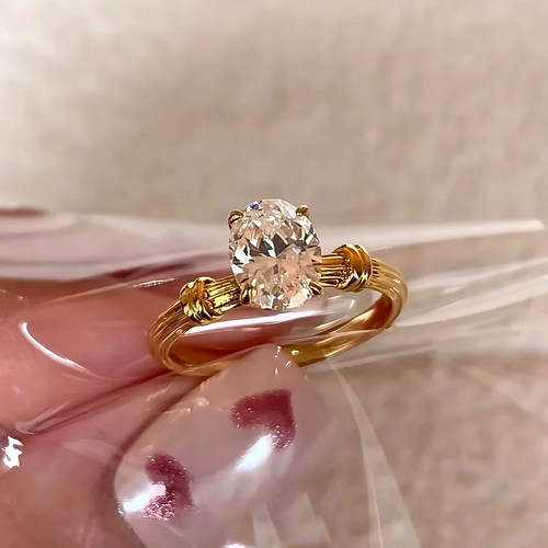 轻奢椭圆鸽子蛋叠戴仿钻戒