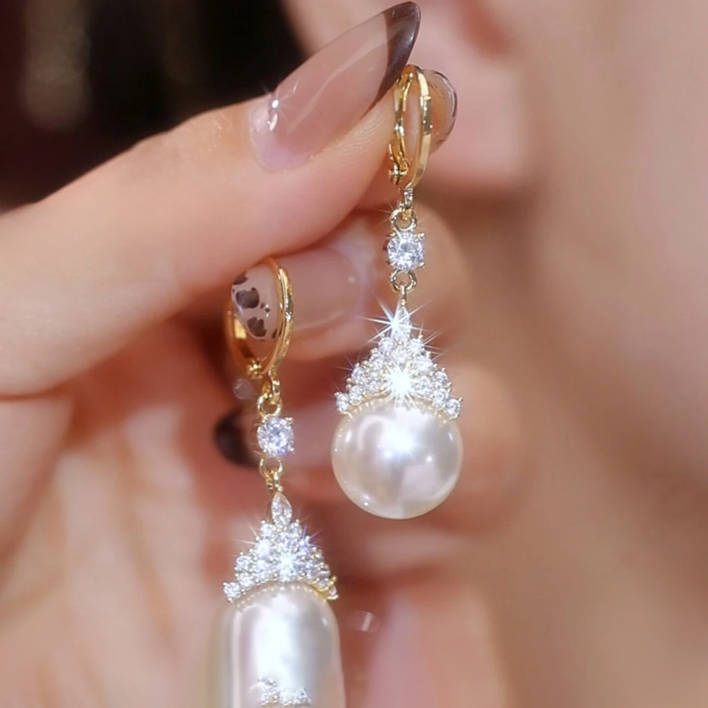 耳扣时尚复古白色珍珠镶钻皇冠温柔港风女耳环2026年新爆款耳饰