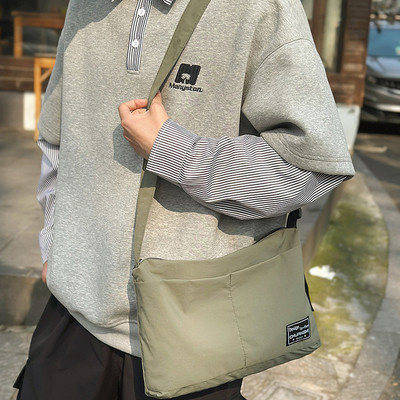 中性日系轻便纯色尼龙斜挎包