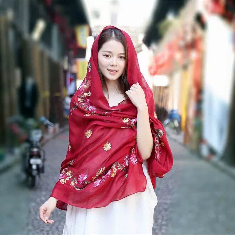 新款刺绣棉麻围巾 旅游防晒民族风丝巾女海边沙滩巾绣花披肩