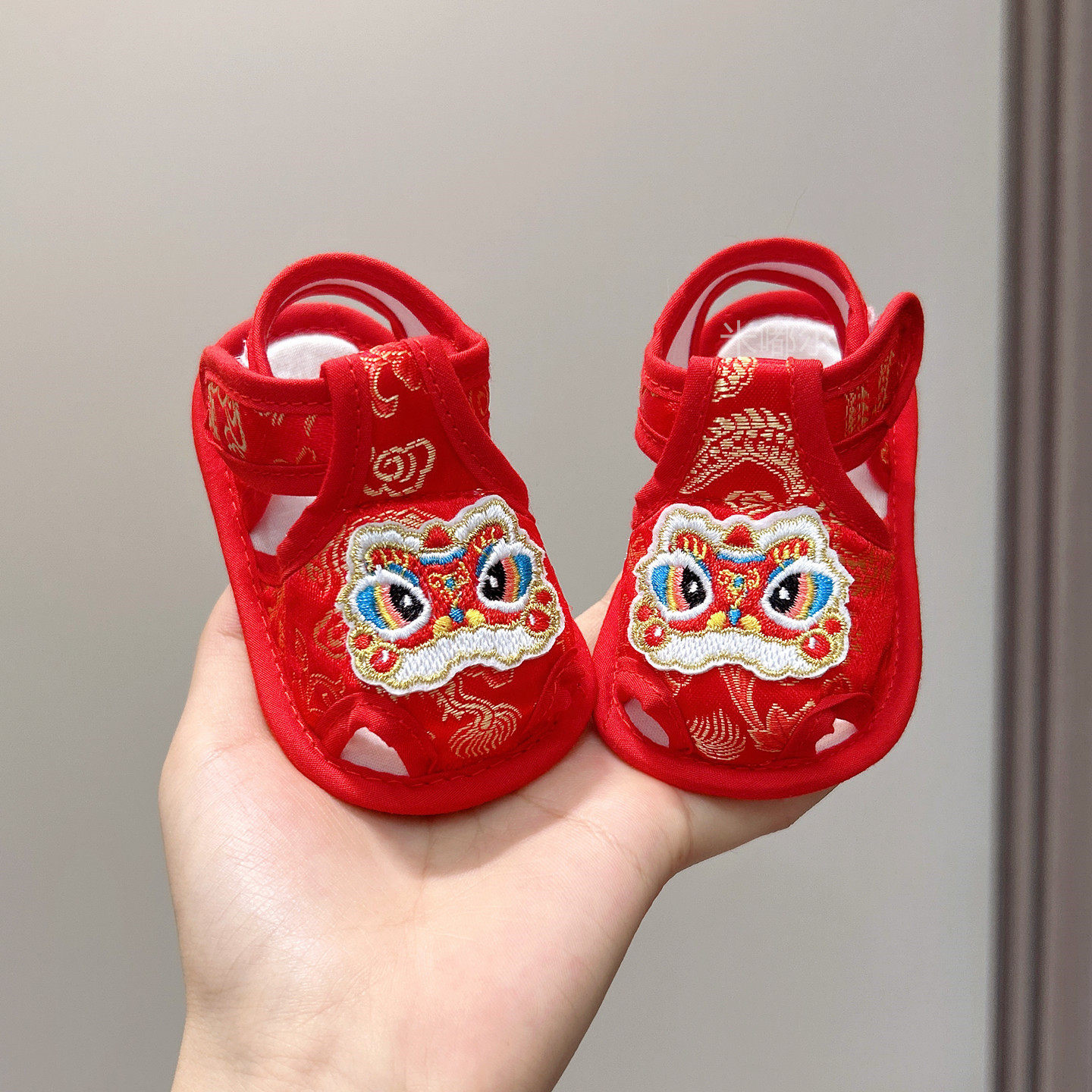 婴儿红色喜庆虎头防滑凉鞋