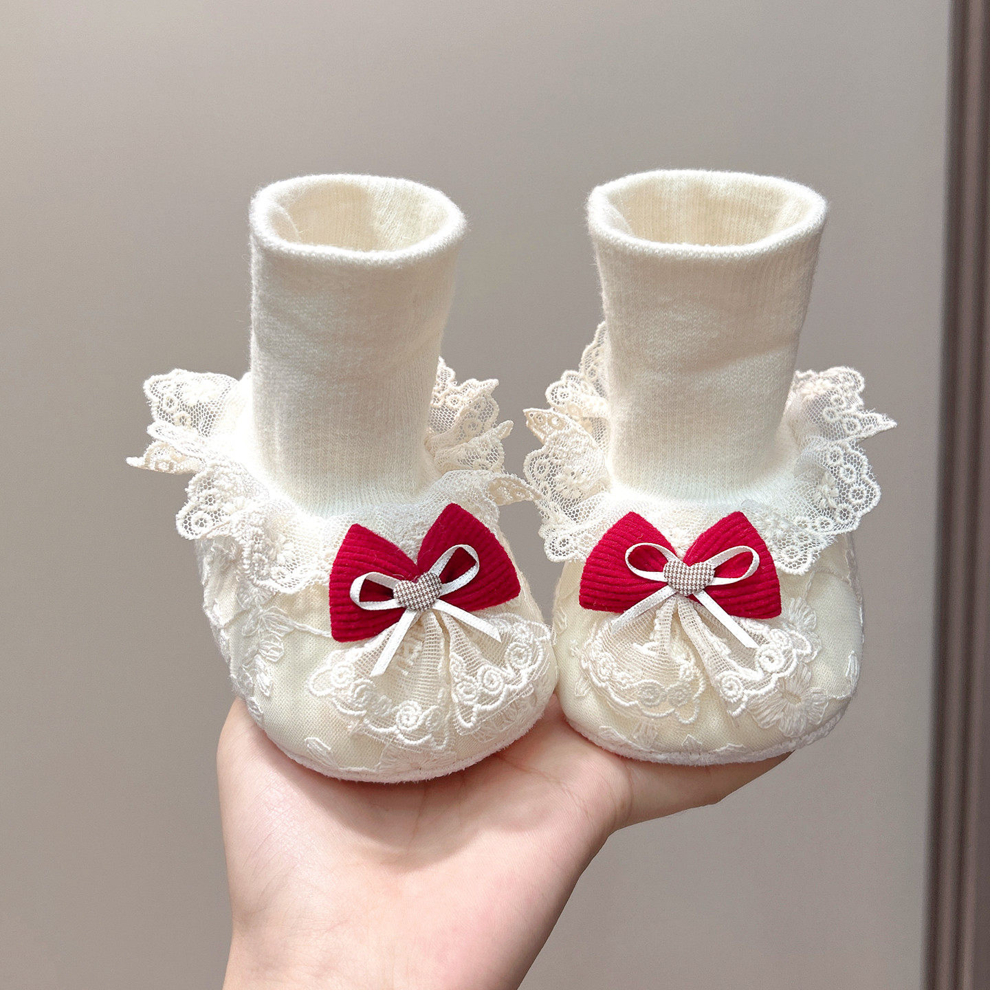 婴儿鞋女宝蕾丝花边鞋袜春秋冬季加绒保暖防掉脚套6-8-12个月甜美