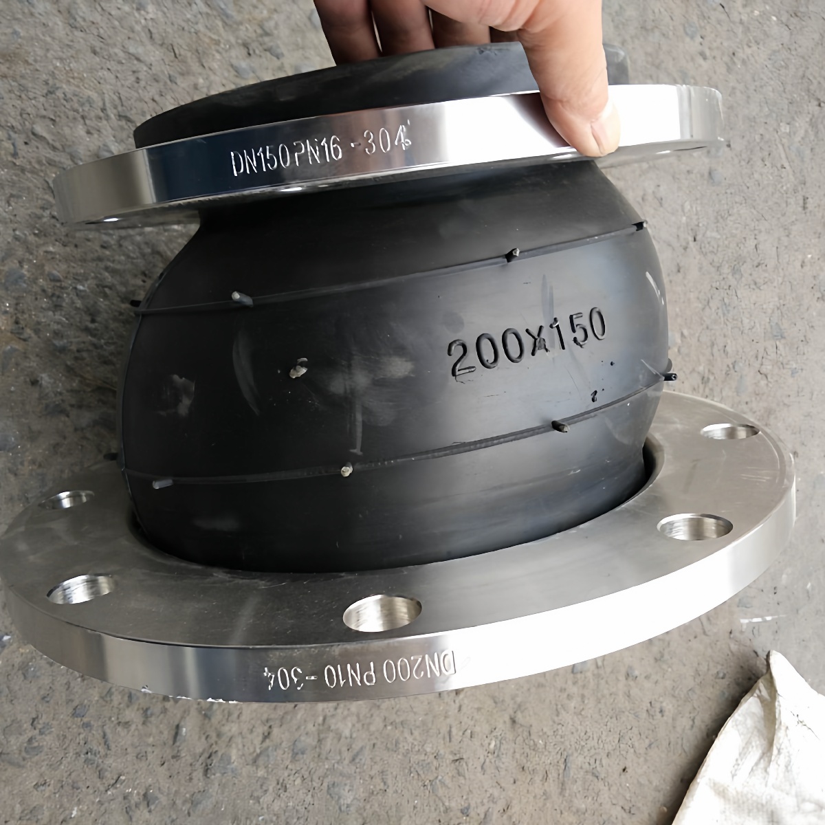 304-316不锈钢法兰同心变径橡胶软接头异径软连接膨胀节