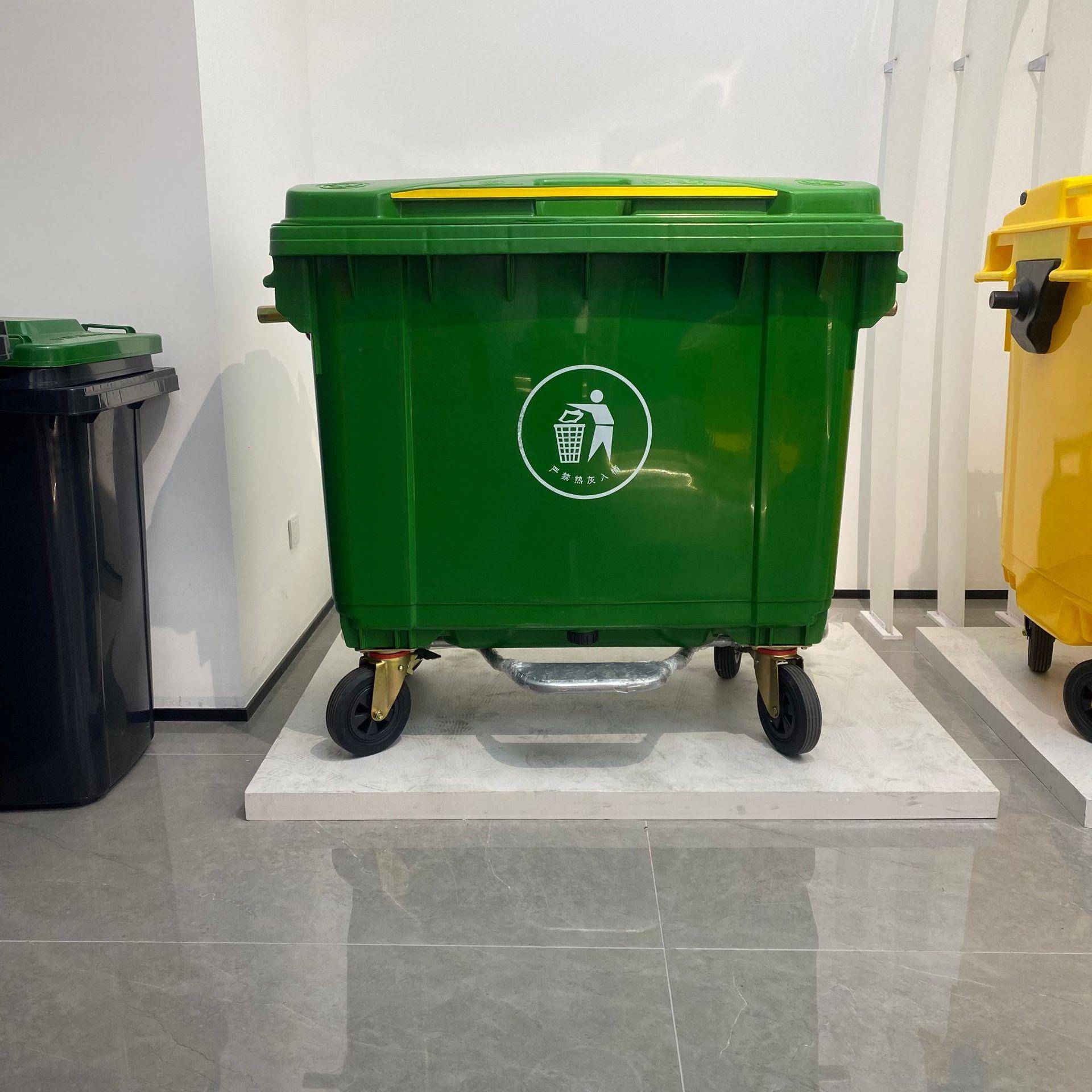 台州厂家供应大号环卫垃圾桶660L脚踏式可手推垃圾清运车