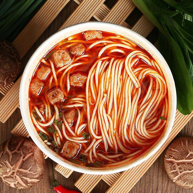 妙趣友重庆小面牛肉面方便速食桶装整箱免煮冲泡非油炸方便面泡面