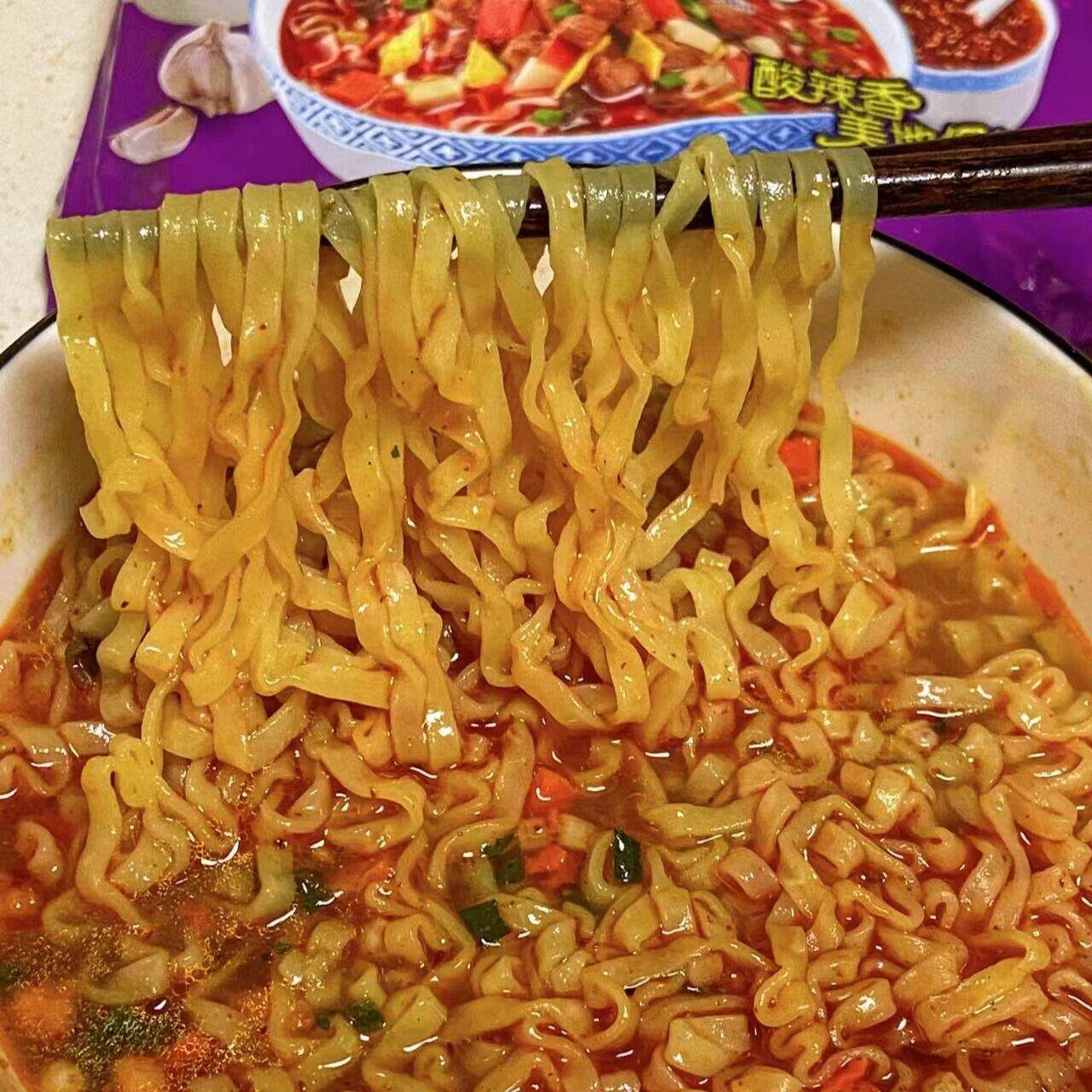康师傅油泼辣子酸汤面泡面牛肉面宽面饼泡面酸汤面五连包速食品