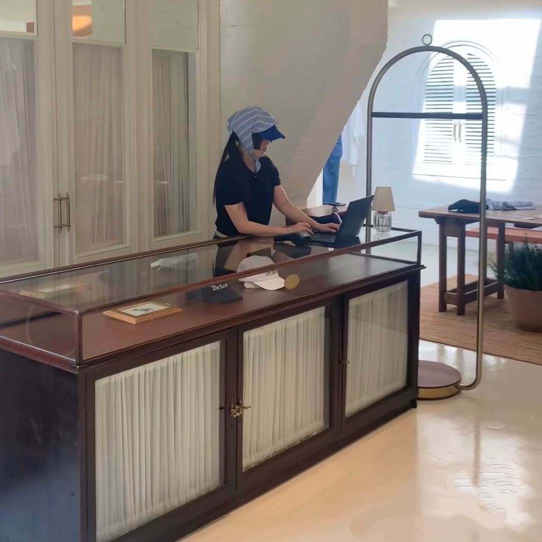中古风服装店收银台珠宝店陈列柜玻璃展示柜中岛台饰品摆件展示架