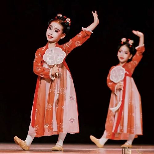 俏古典舞儿童演出服女童汉服中国风阳春三月舞蹈服胭脂妆表演服