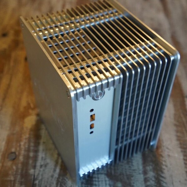 非标价Cirrus7 Incus AMD 裸机机箱/被动式散热/基议价