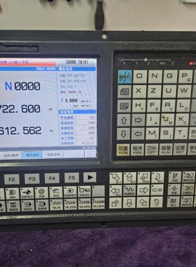 议价广数980TDc系统 拆机功能正常。屏幕两侧有两条红色细线