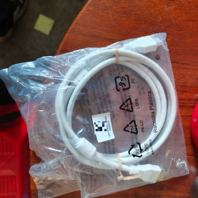 议价全新HDMI高清线，1.5米长，白色，原装。适用于显示