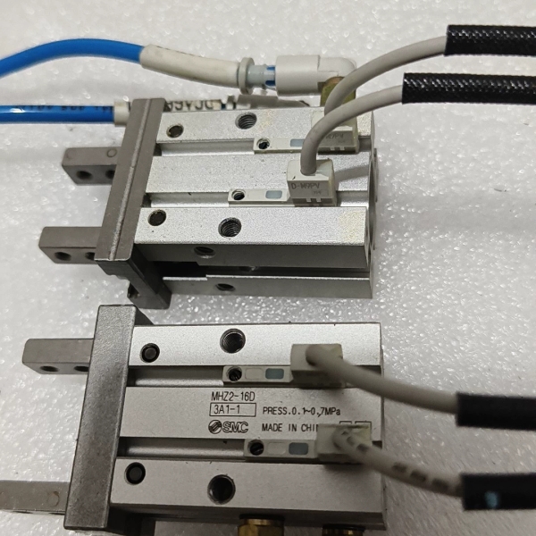 原装正品气缸，型号:MHZ2-16D,:2件，全新