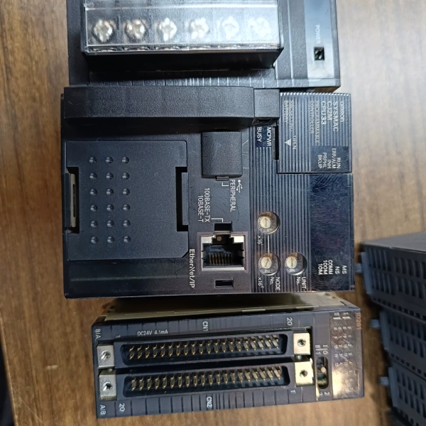 CJ2M-CPU33-932  CJ1W-PA202