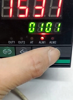 上海誉赫CHB702-4110温控仪，220伏电压，