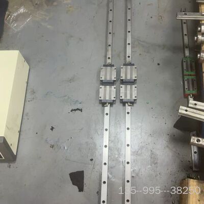 IKO LWHT20导轨滑块总长930 mm. 滑块安装孔距详谈