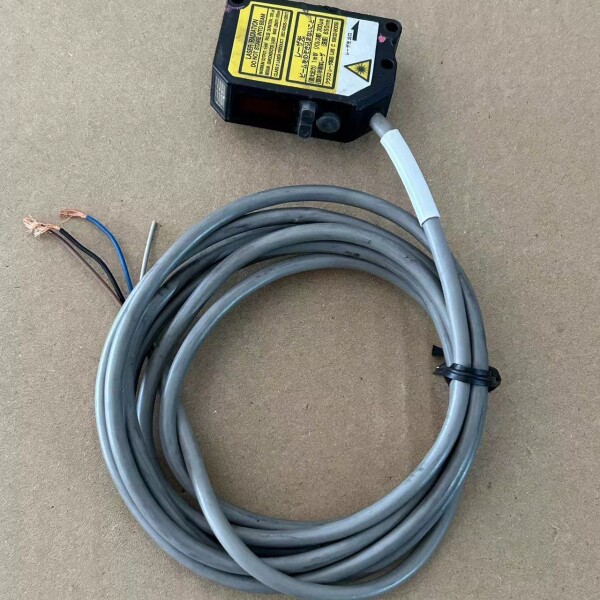 日本神视激光传感器EQ-L401数显漫反射光电开关--议价商品