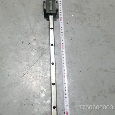 CHTR TRHG15A法兰滑块直线导轨长度830mm。