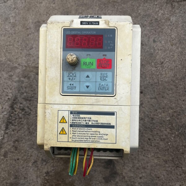 非标价姝ｅ鸡鍙橀鍣紝EM100-0R7-3B锛�380v0.75kw锛�议价