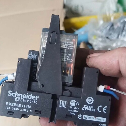 议价继电器RXM 48VDC，带底座RXZE2M114，拆