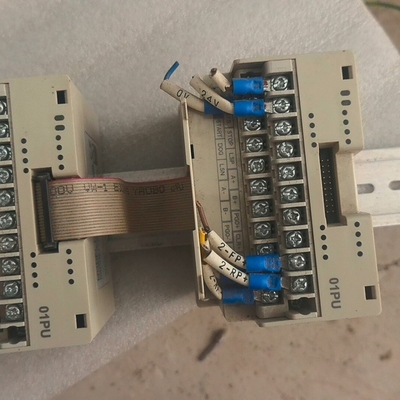 议价台达DVP80EH00T3有1个+2个01PU一套，成色如图议价