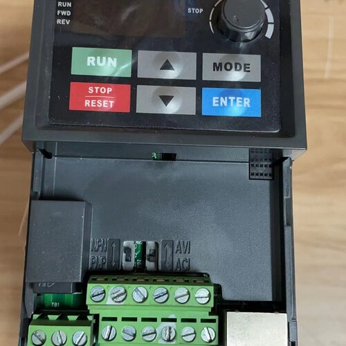 变频器VFD007EL43A端子处有装过议价