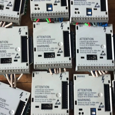 议价Lenze IO模块，型号E82ZAFP001和E82ZAF维修